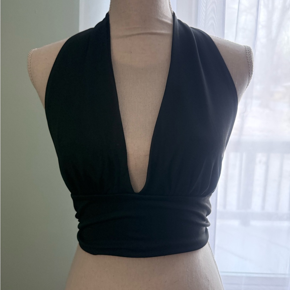 🆕 Deep V-Neck Black Halter Top / Tie Back / Size Small / NWOT! 🖤 - Picture 4 of 5